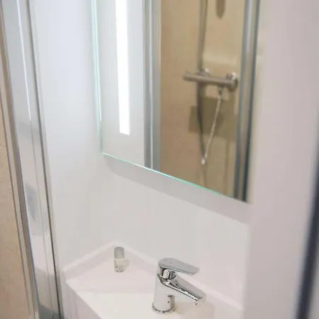 Kyriad Direct Sud 2* Ναρμπόν