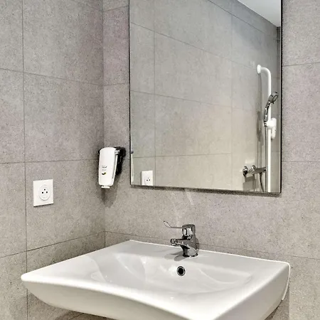 Kyriad Eco - Sud 2* 纳博讷