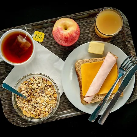 Kyriad Eco - Sud מלון