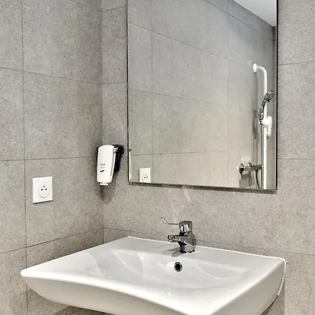 Kyriad Eco - Sud מלון 2*