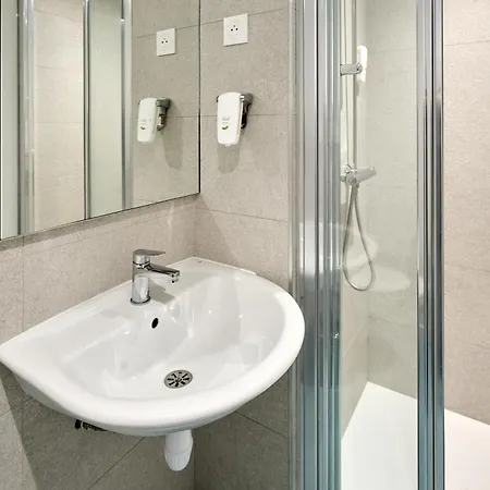 Kyriad Eco - Sud 2*